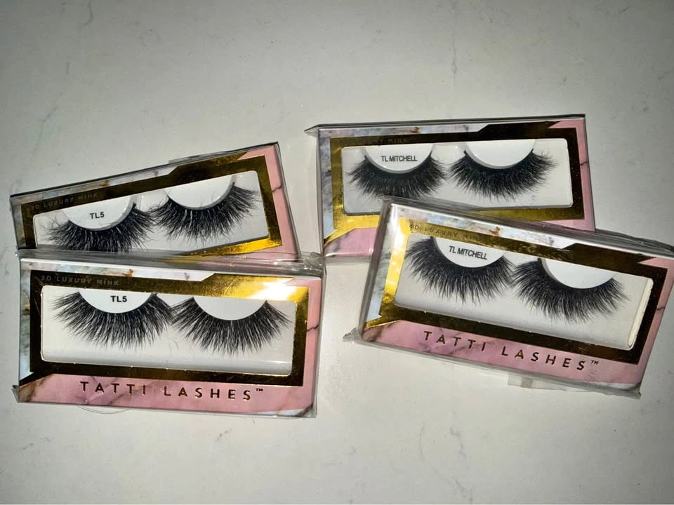 BNIB Luxury Tatti Lashes Strips (4)