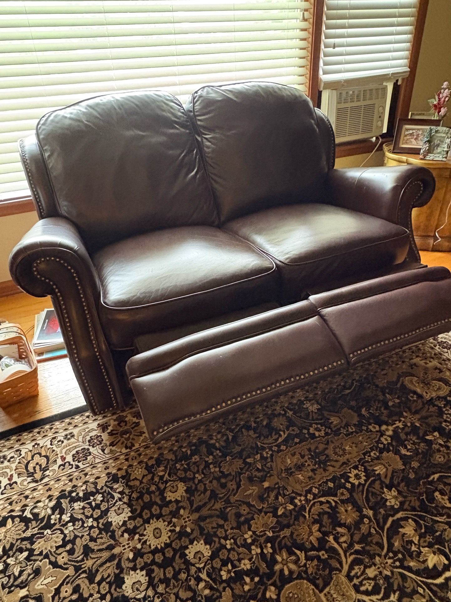 Leather reclining sofa / loveseat set - photo 4