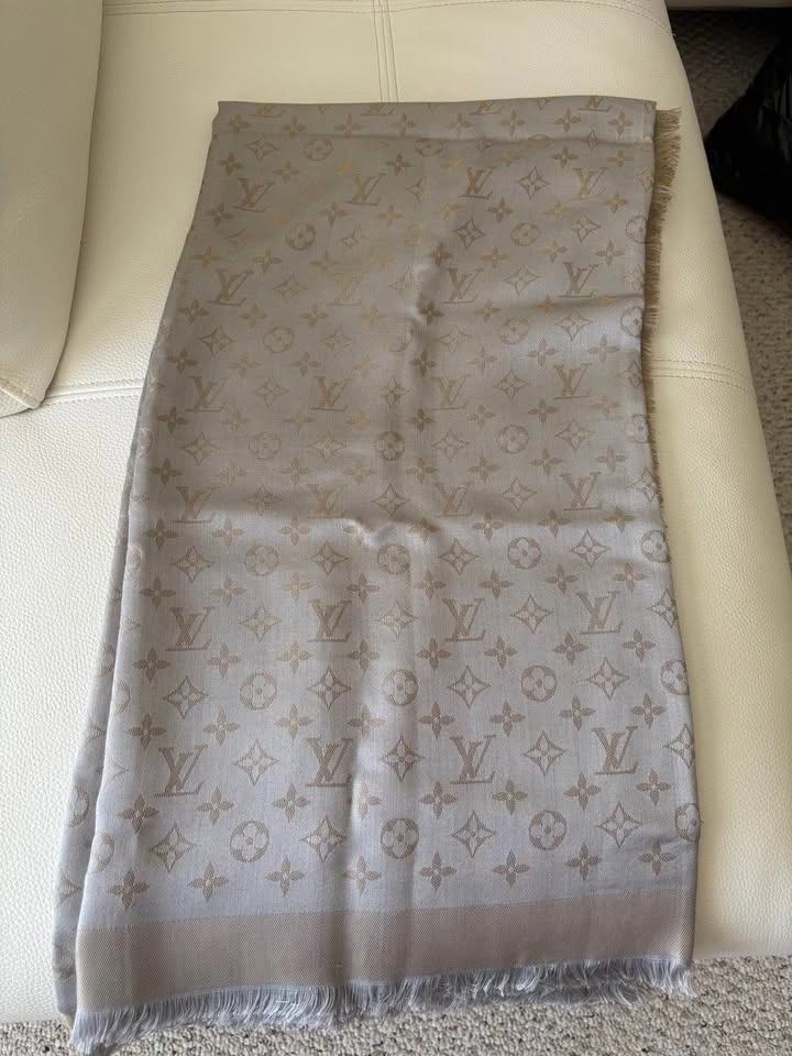 Louis Vuitton Monogram Scarf - photo 2