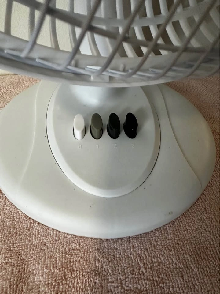 for LIVING 12" Oscillating Desk Fan - photo 3