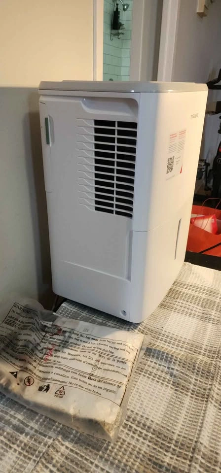Frigidaire Dehumidifier fan with WiFi - photo 2