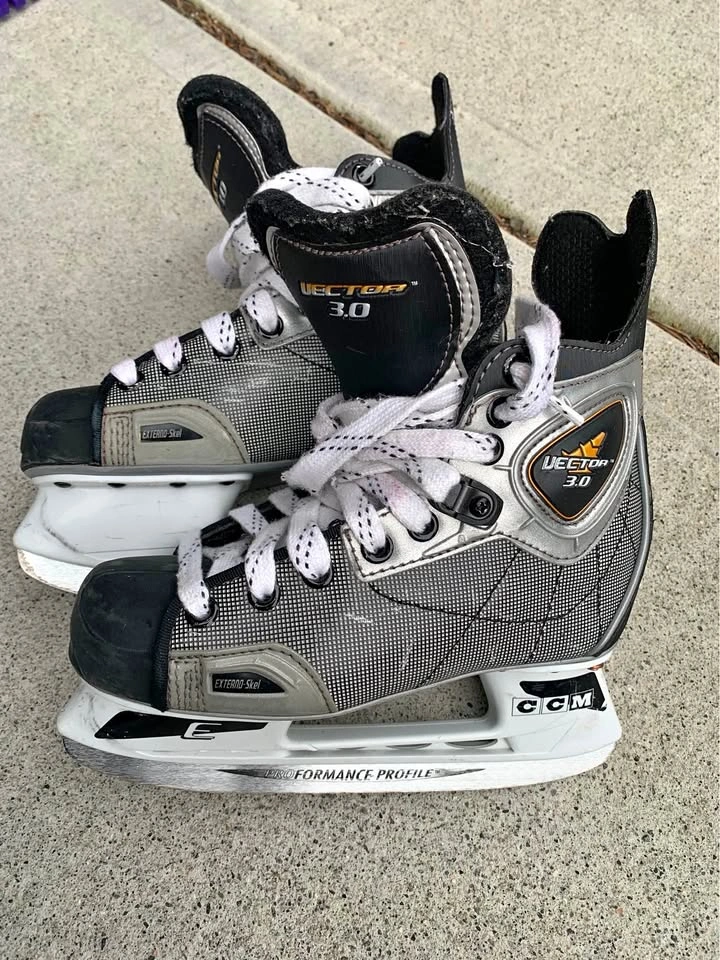 CCM Vector 3.0 Hockey Skates Size 1 1/2