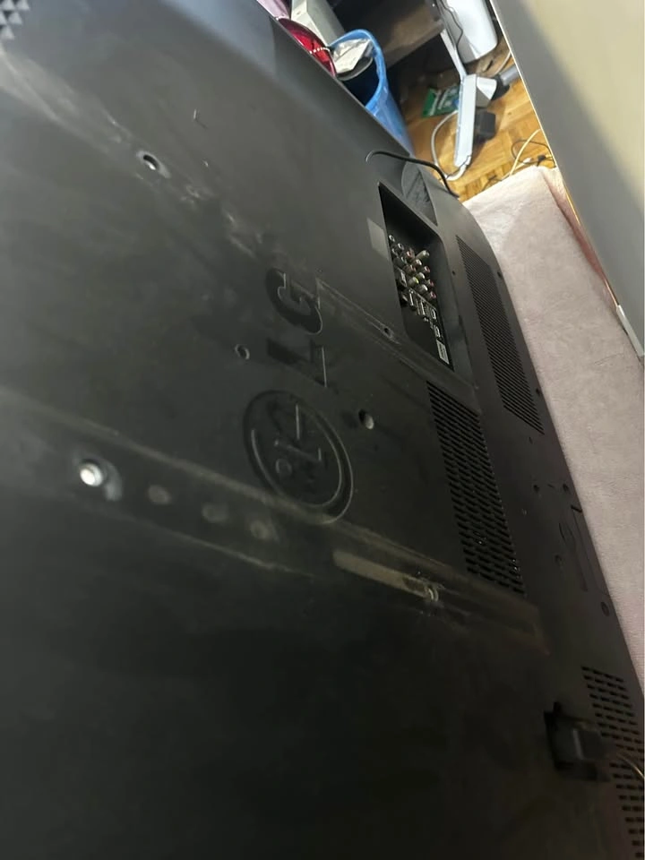Old Lg 47-Inch LCD TV - photo 5