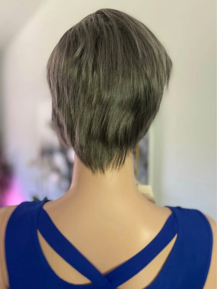 NWT: Short Edgy Layered Textured Grey Silver Synthetic Wig - photo 3