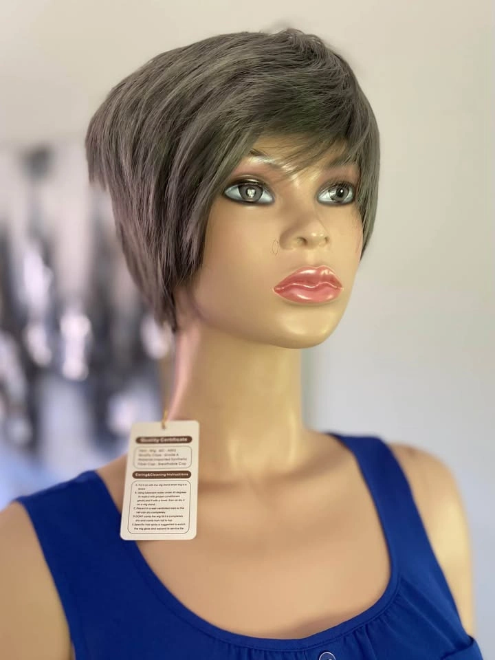 NWT: Short Edgy Layered Textured Grey Silver Synthetic Wig - photo 4