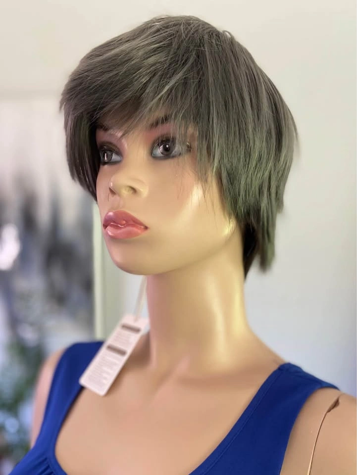NWT: Short Edgy Layered Textured Grey Silver Synthetic Wig - photo 5