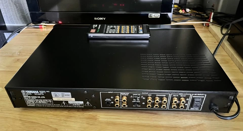 Yamaha DSP-1 Digital Sound Field Processor includes Remote - photo 4