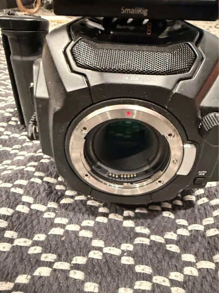 Ursa Mini Pro 4.6k G1 EF with DaVinci Resolve & Accessories - photo 2
