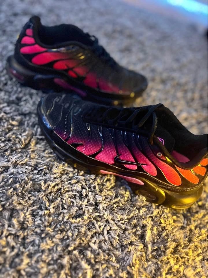 Pink and Black Tns Size 8.5 Mens