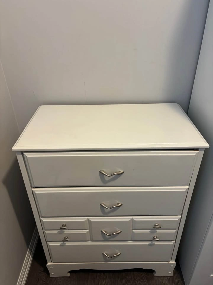 White Dresser / Chest of Drawers - photo 2