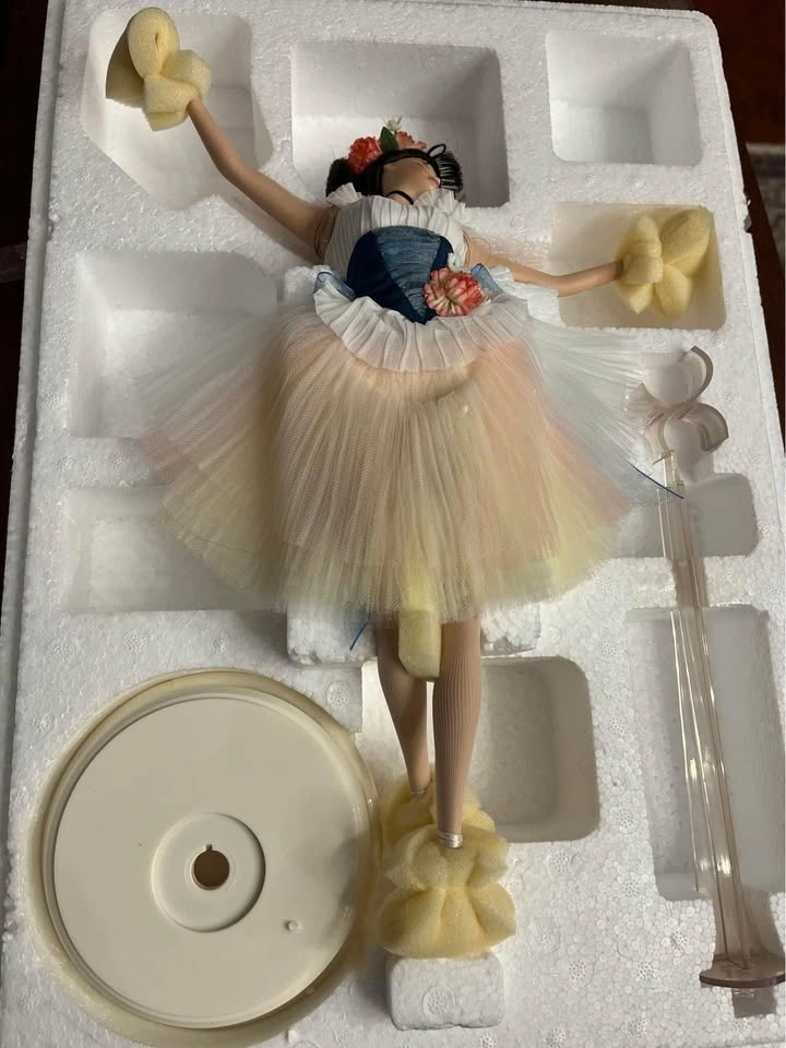 Lighter Than Air Prima Ballerina Porcelain Barbie Doll 2000 - photo 5