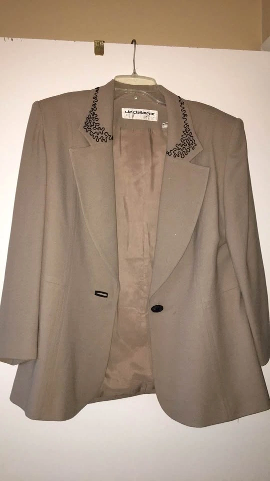 Liz Claiborne Tan Suit - photo 3