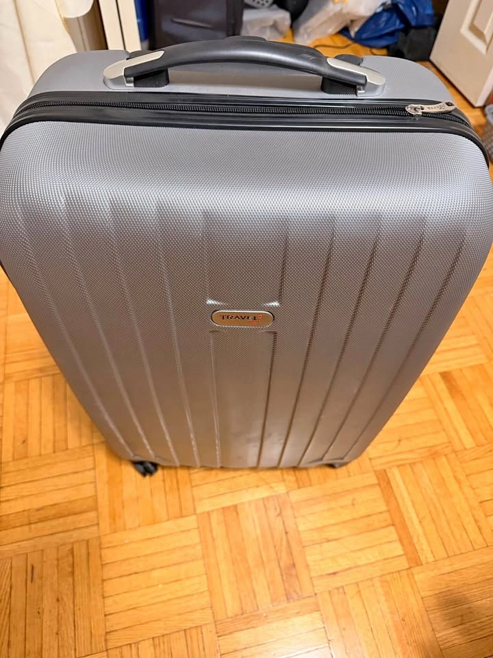 22.8” x 15.8” travel suitcase hard shell