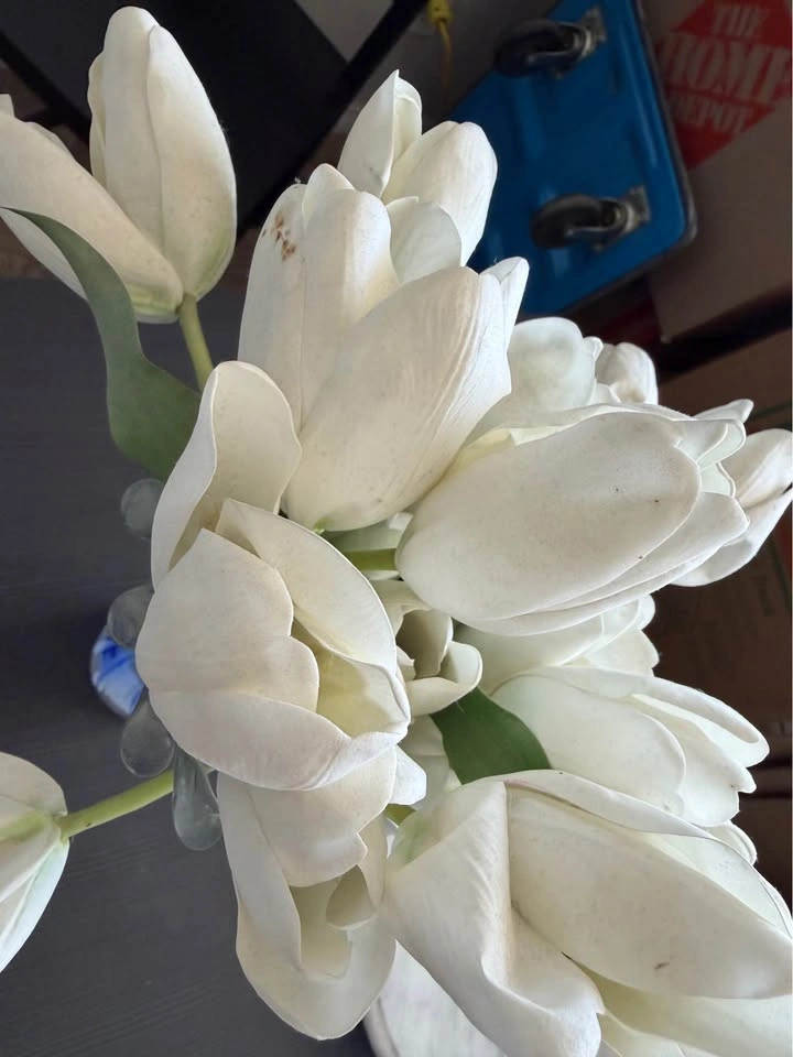 MOVING SALE: Hand Blown Murano Glass Vase with faux Tulips - photo 2