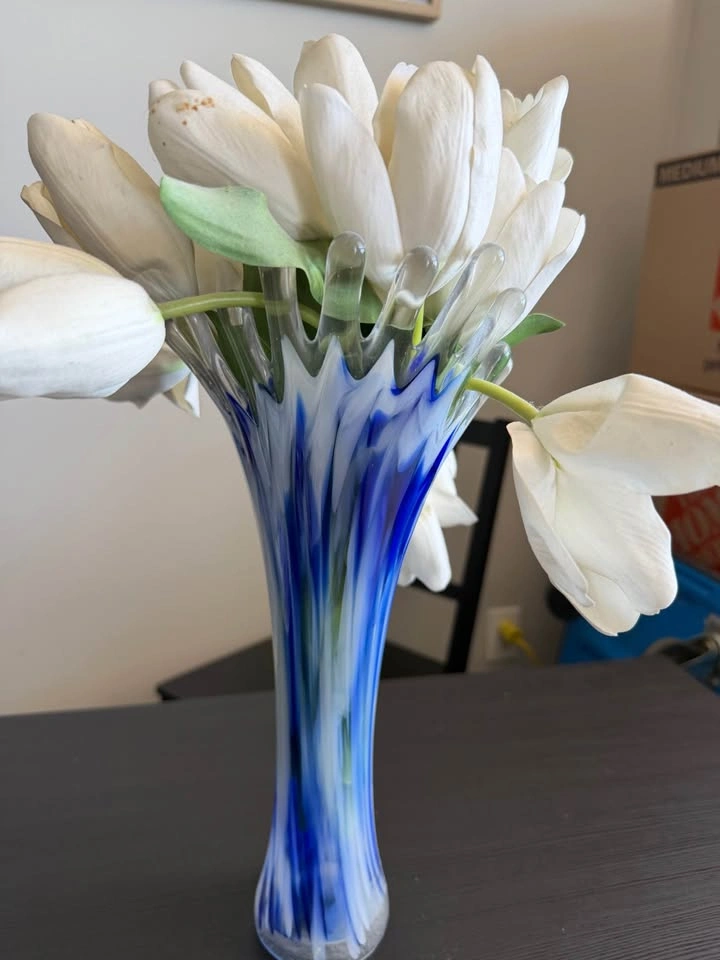 MOVING SALE: Hand Blown Murano Glass Vase with faux Tulips - photo 3
