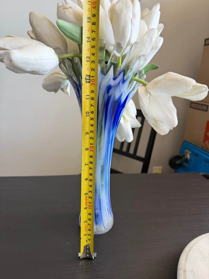 MOVING SALE: Hand Blown Murano Glass Vase with faux Tulips - photo 4