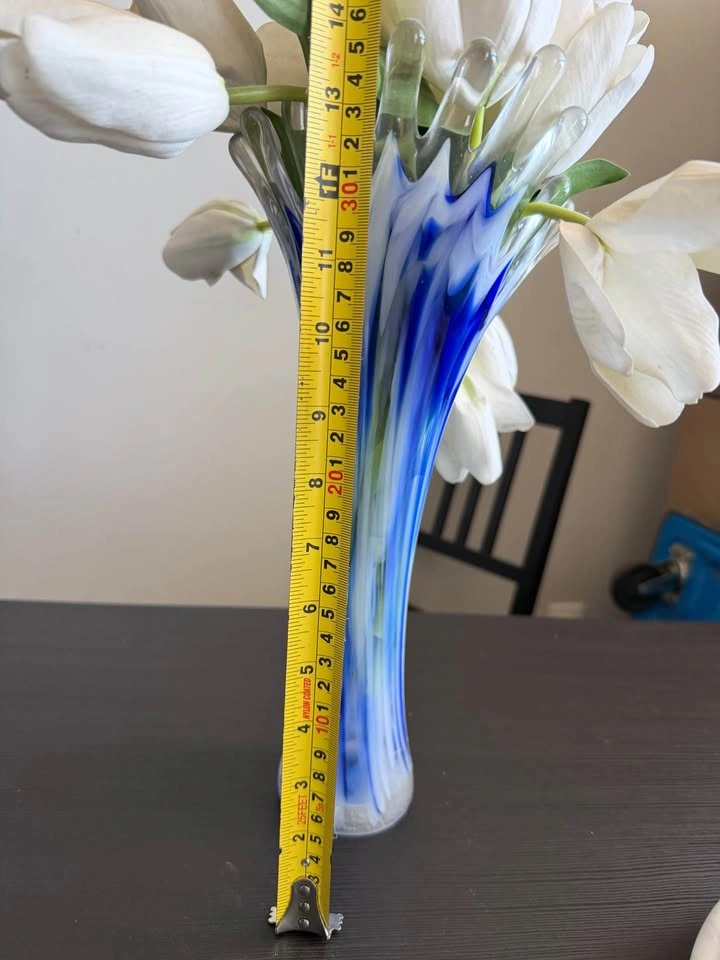 MOVING SALE: Hand Blown Murano Glass Vase with faux Tulips - photo 5