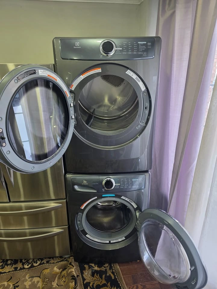 Electrolux Stackable Washer Dryer Set - photo 3