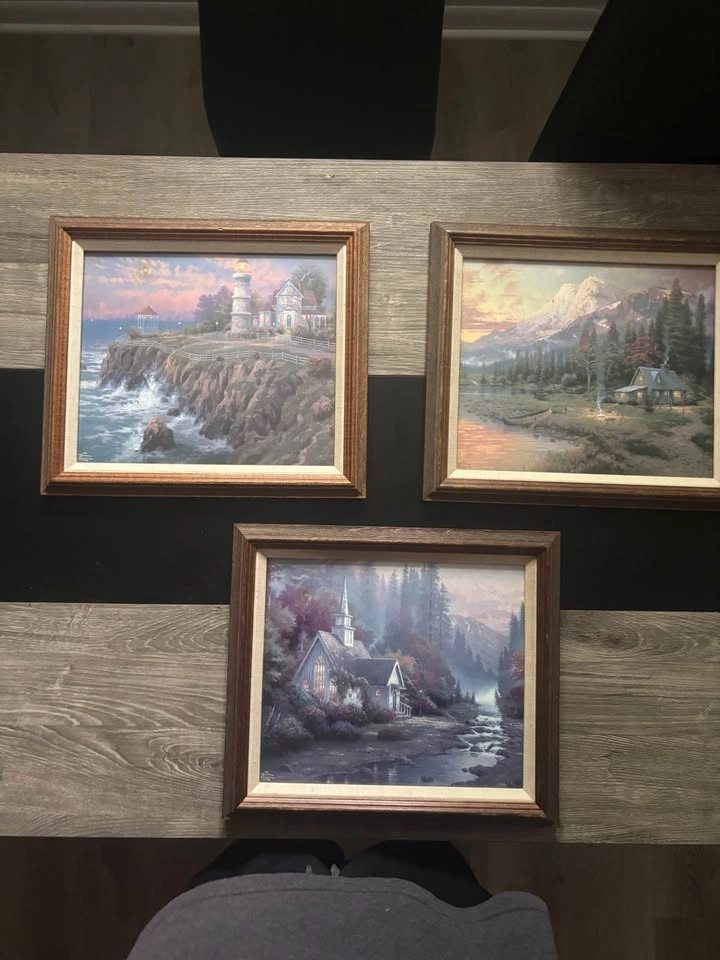 3 paintings with wood frames - photo 2