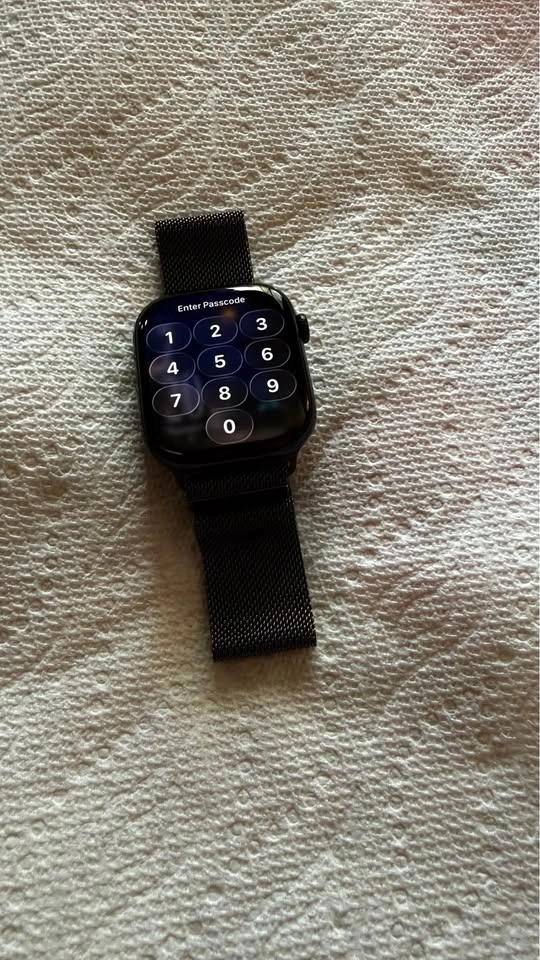 Apple Watch Series 10 (GPS) 46 mm - Black Milanese Loop - photo 3