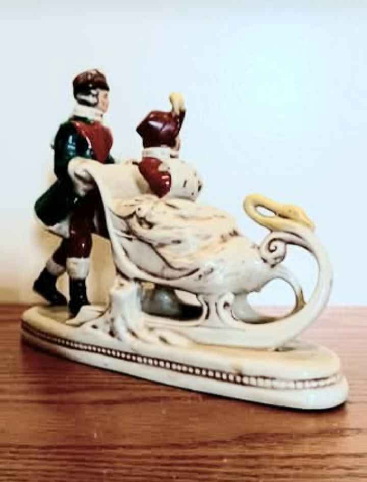 Vtg.Grafenthal German Porcelain Sled Skater Couple - photo 3