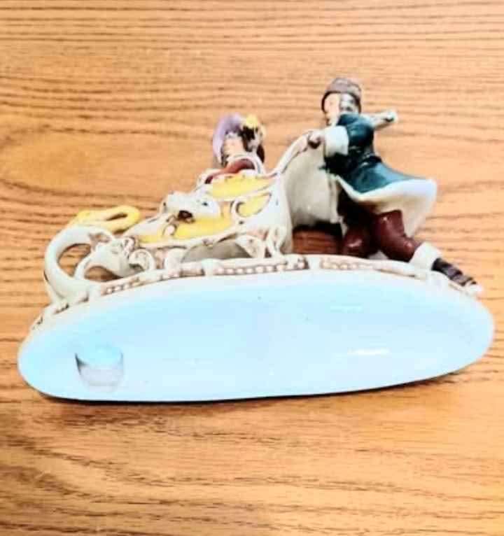Vtg.Grafenthal German Porcelain Sled Skater Couple - photo 4