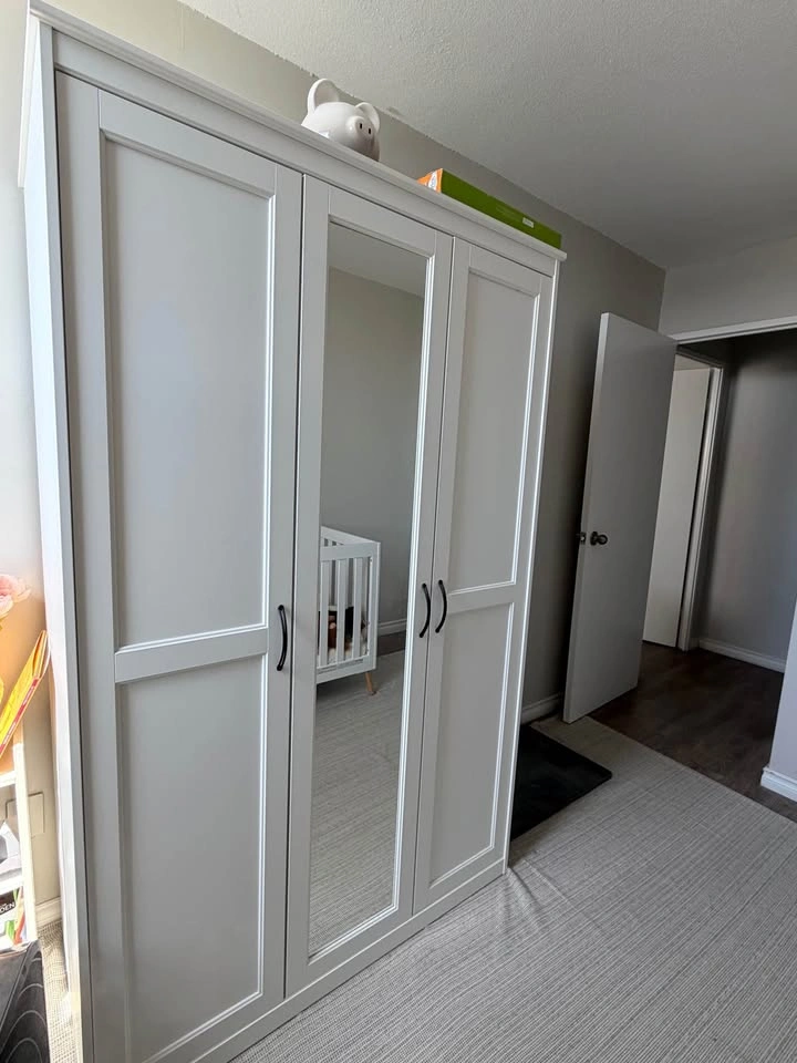 MOVING SALE: IKEA Songesand White Wardrobe - photo 2