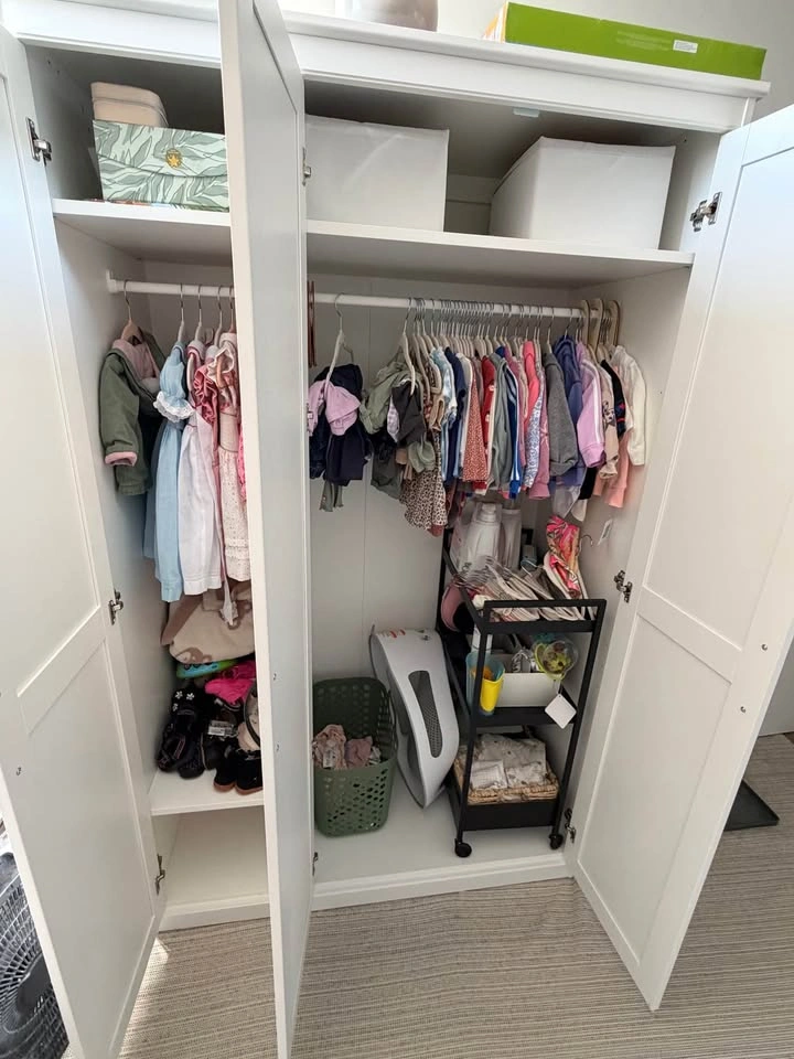 MOVING SALE: IKEA Songesand White Wardrobe - photo 4