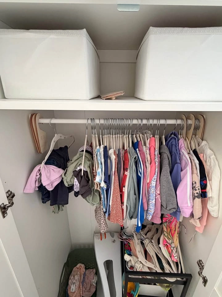 MOVING SALE: IKEA Songesand White Wardrobe - photo 5