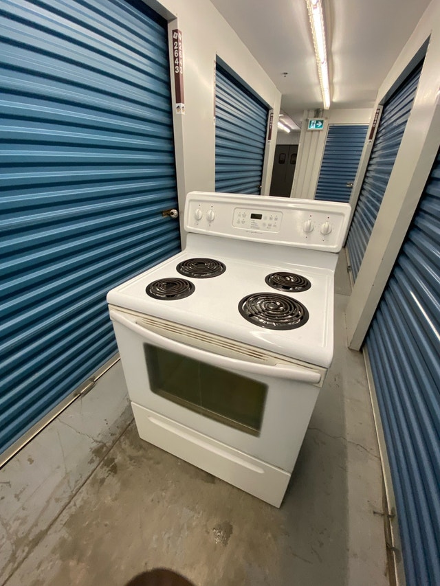 FRIGIDAIRE WHITE COIL STOVE