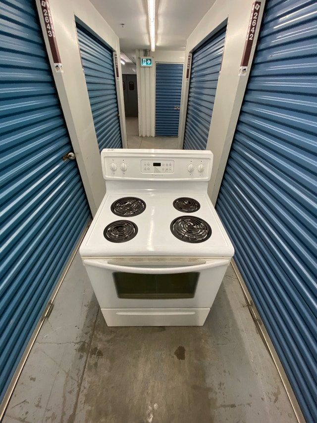 FRIGIDAIRE WHITE COIL STOVE - photo 2