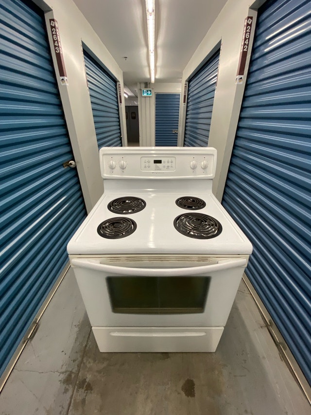 FRIGIDAIRE WHITE COIL STOVE - photo 3