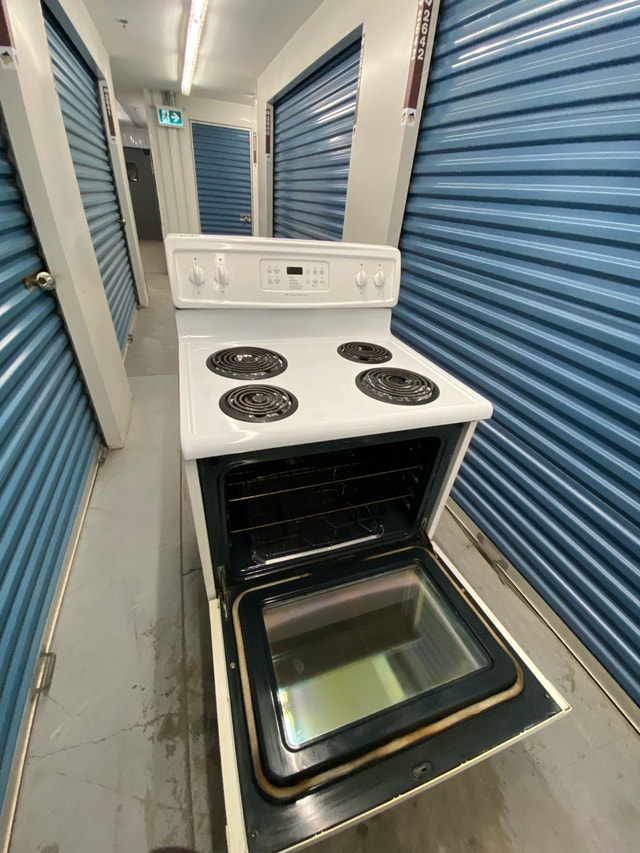 FRIGIDAIRE WHITE COIL STOVE - photo 4