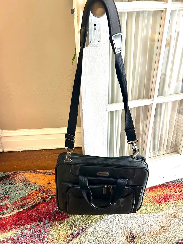 Targus Corporate Traveler Ultra-Lite Laptop Bag 14 inch