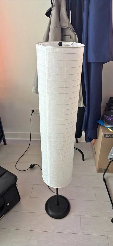 Lamp with smart bulb