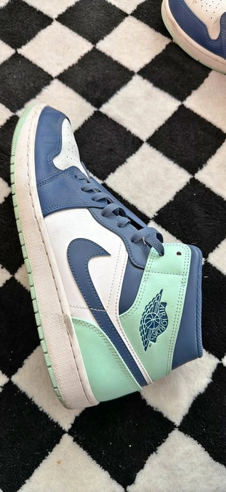 Air Jordan 1 Mid Blue Mint