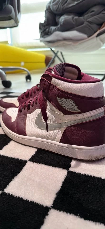 Jordan 1 Retro High OG Bordeaux - photo 4