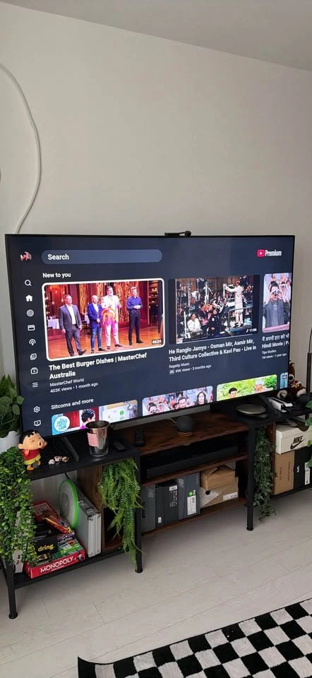 Samsung 75in smart TV - photo 2