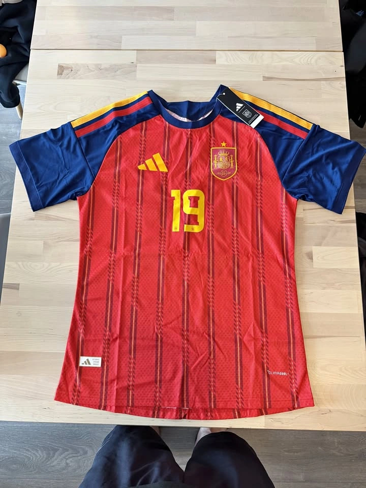 Spain National Team Soccer Jersey - Lamine Yamal #19