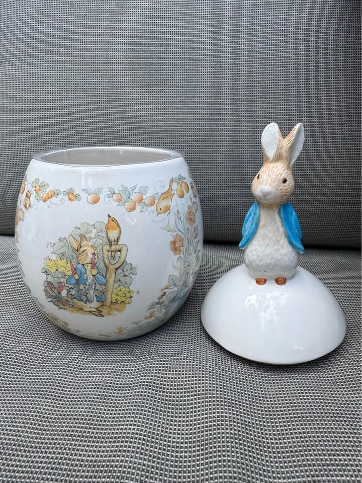 Vintage 1996 FW&Co Beatrix Potter cookie jar - porcelain ceramic - photo 2
