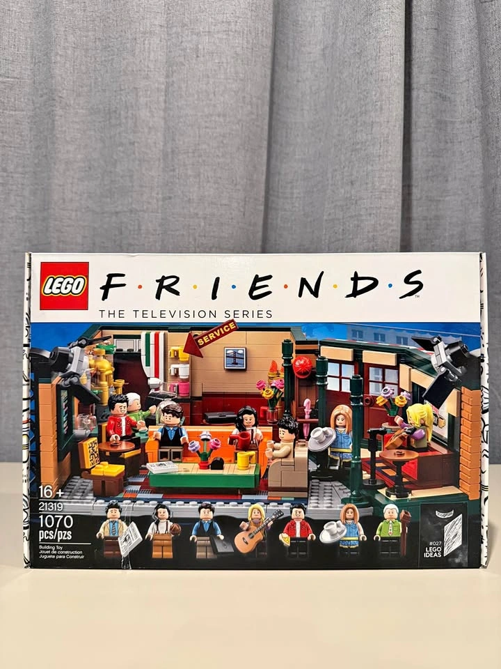 LEGO Central Perk (21319) | NEW / Never Opened | Friends Set