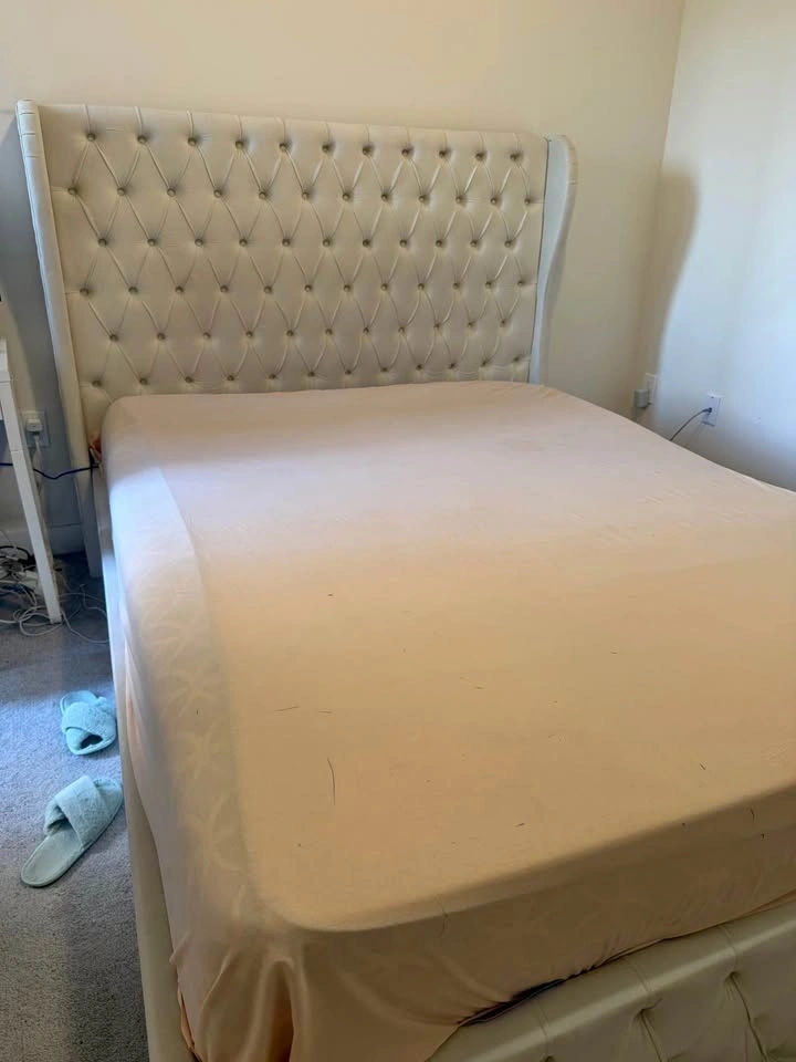 Queen Size Tufted Bed Frame & Mattress