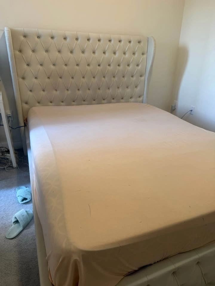 Queen Size Tufted Bed Frame & Mattress - photo 2