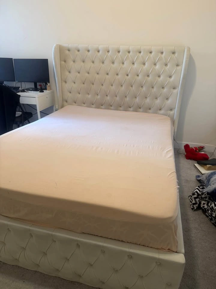Queen Size Tufted Bed Frame & Mattress - photo 4