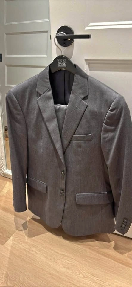 Jos. A. Bank Tailored Fit Suit 38 Short 100% Wool