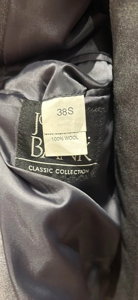 Jos. A. Bank Tailored Fit Suit 38 Short 100% Wool - photo 3