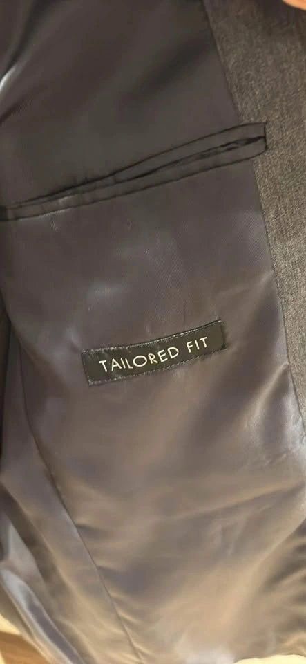 Jos. A. Bank Tailored Fit Suit 38 Short 100% Wool - photo 4