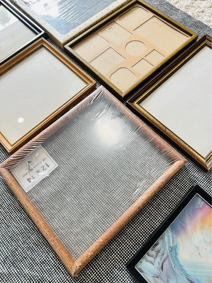 7 Assorted Photo Frames - photo 3