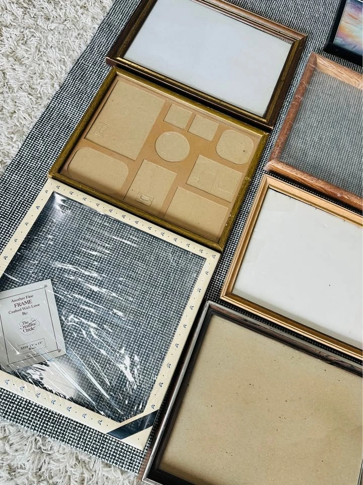 7 Assorted Photo Frames - photo 4