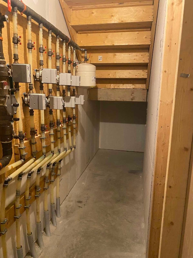 Newly Built Quiet Basement suite - photo 5
